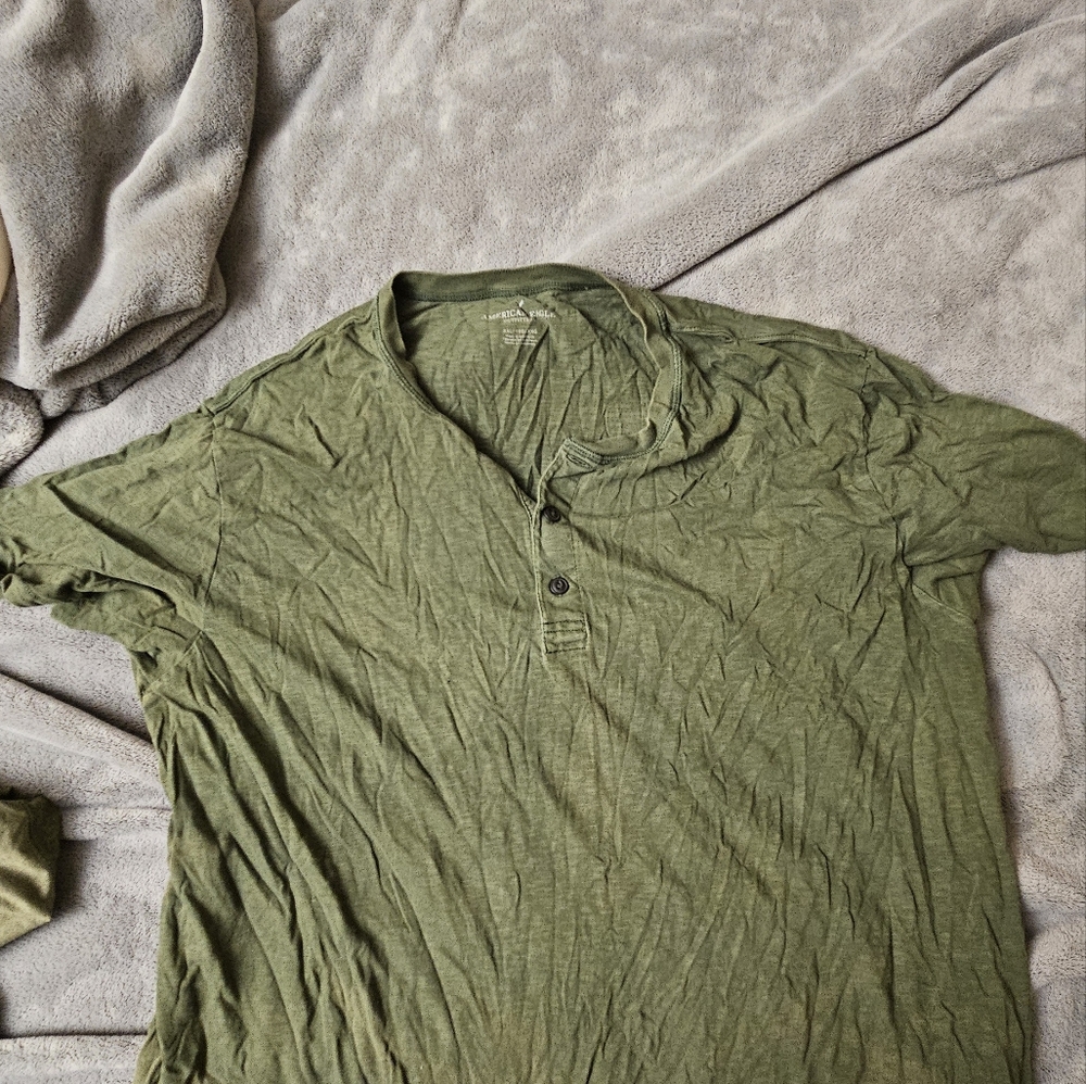 American eagle short sleeve Henley